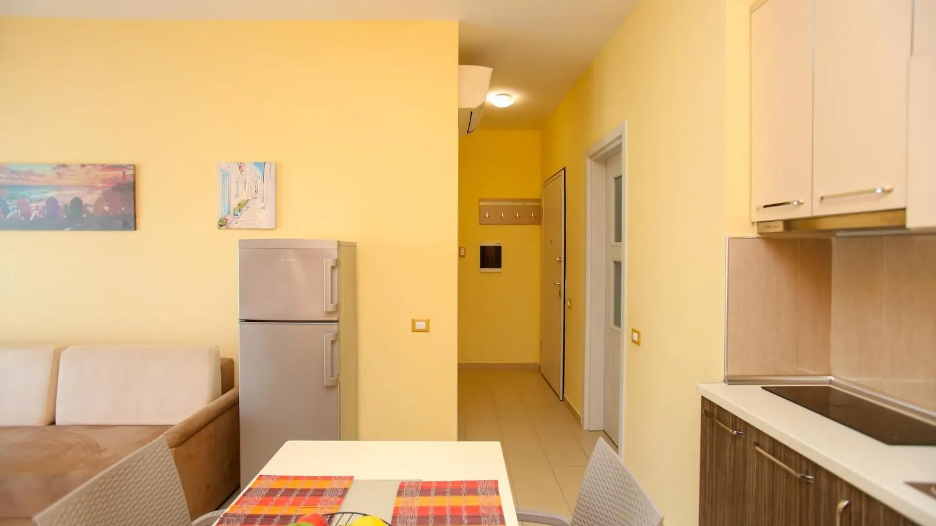 One Bedroom Coastal Apartment In Vlorë
