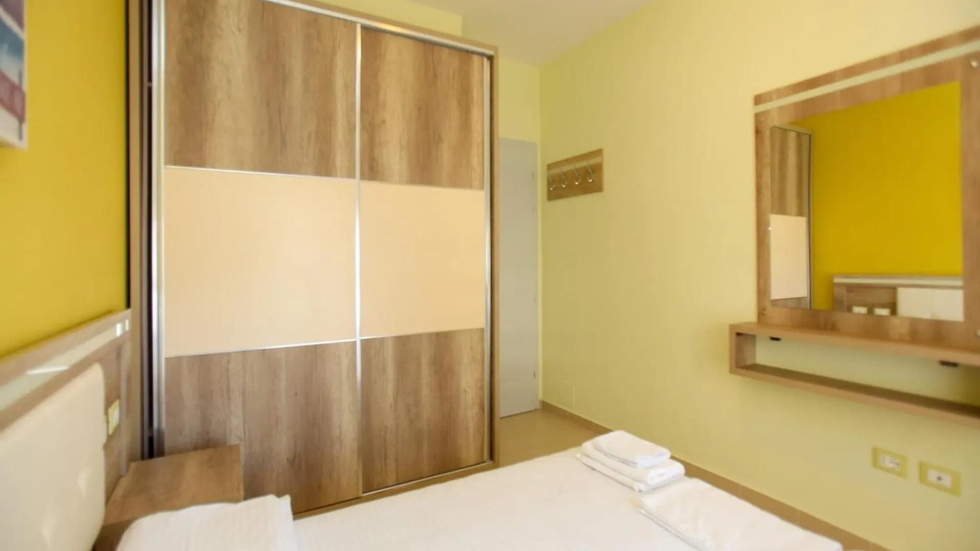 One Bedroom Coastal Apartment In Vlorë Albanie